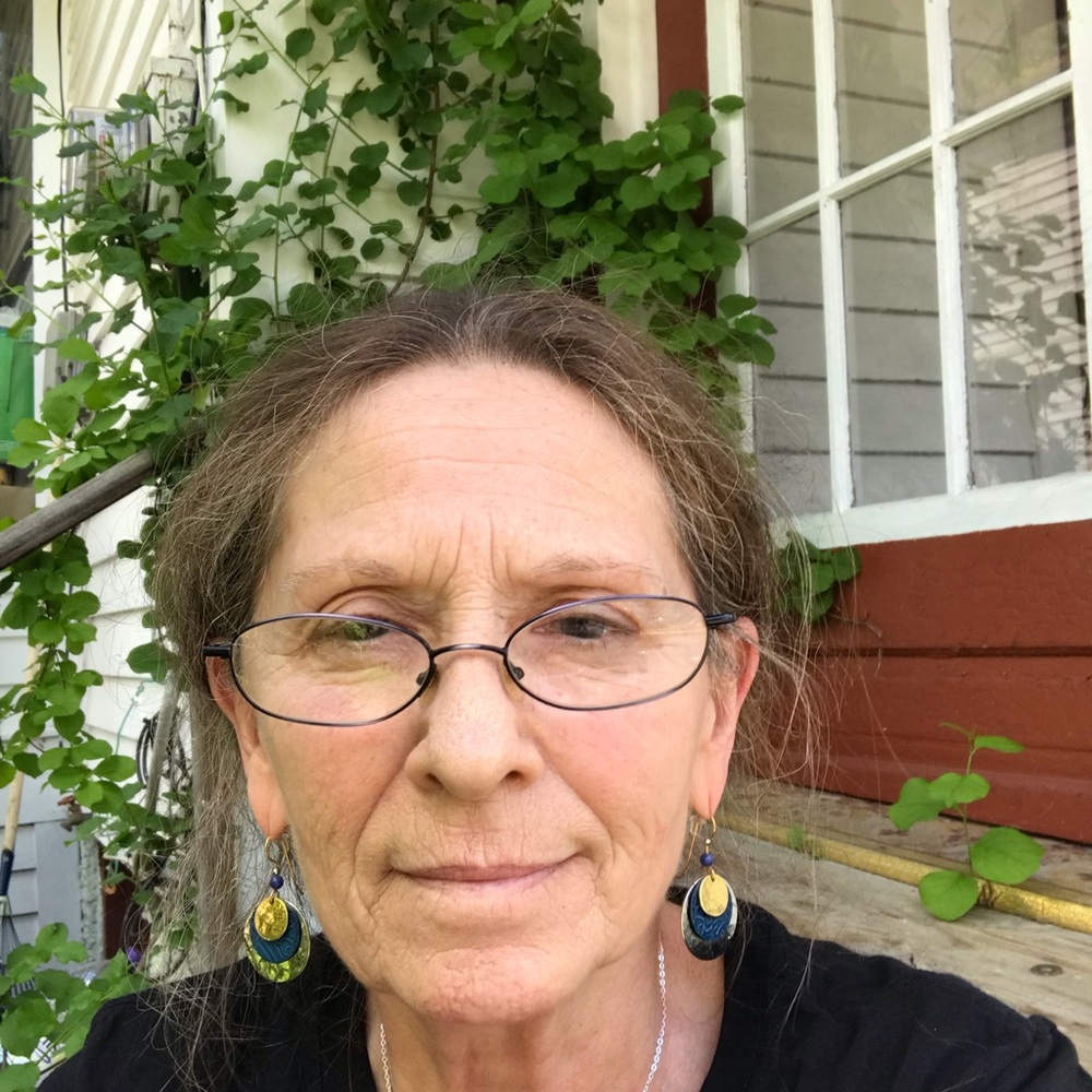 Meet your Posher, Lora